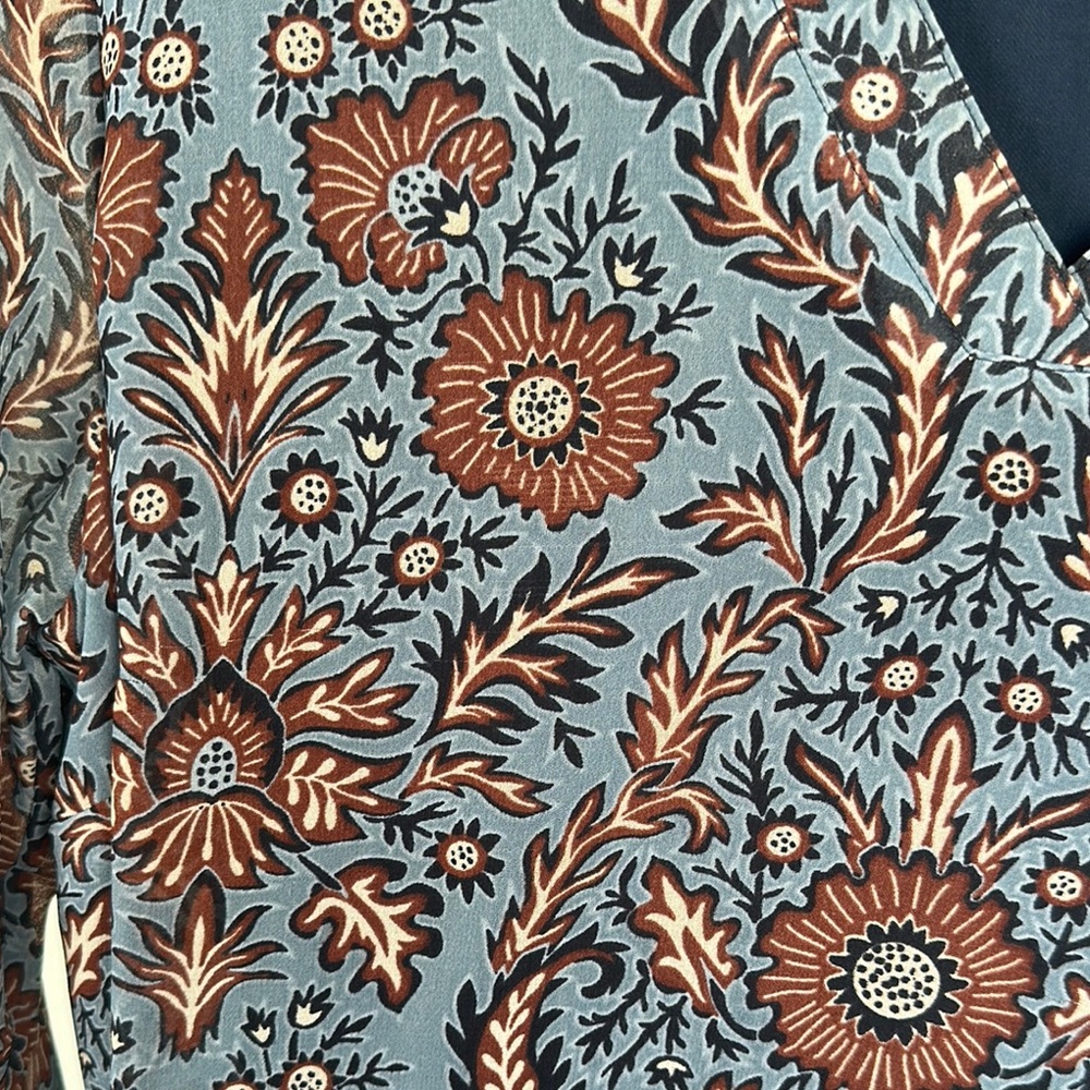 Chic Blue Patterned Dress - Picture 4 of 5